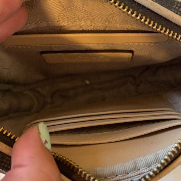 MICHAEL KORS PURSE - Picture 3 of 3